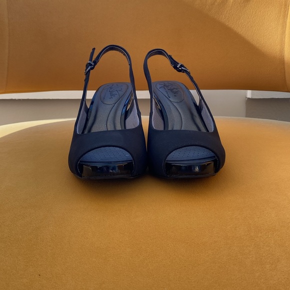 Life Stride, Size 6, Black, Sling Back Heels, Soft System Heels - Picture 2 of 11